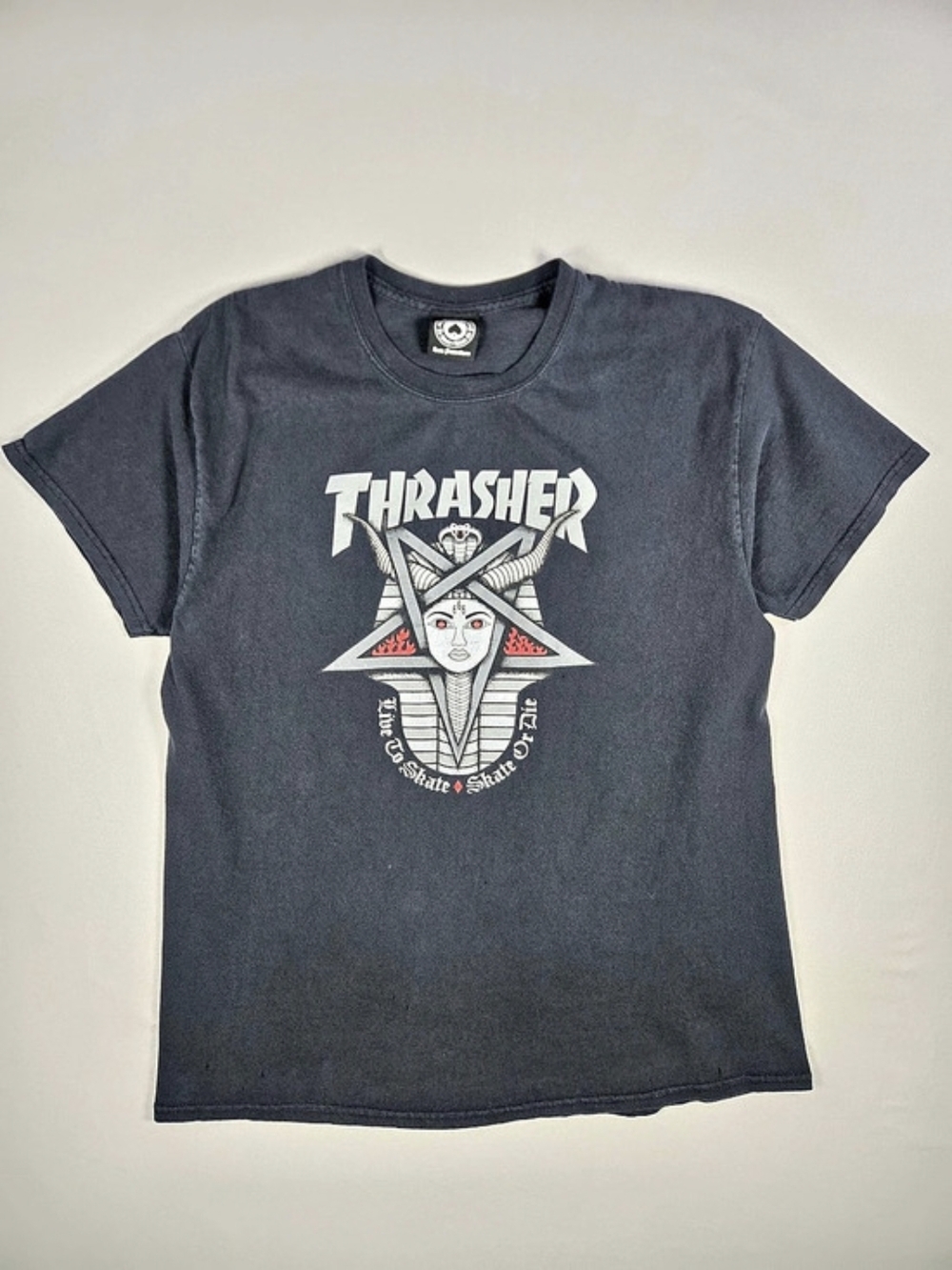 Thrashed Thrasher Goddess T-Shirt 666 Pentagram Bafomet Graphic Tee Gray Large